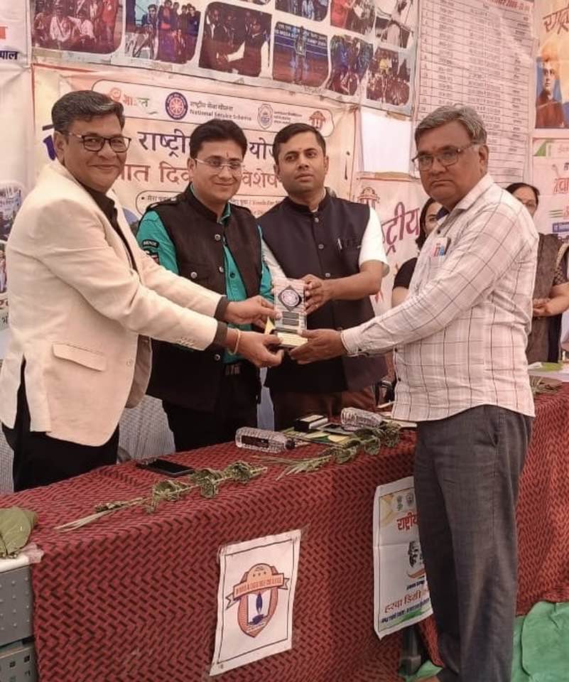 You are currently viewing हरदा स्कूल ऑफ़ एजुकेशन का राष्ट्रीय सेवा योजना का 7 दिवसीय आवासीय शिविर ग्राम कनारदा में आयोजित