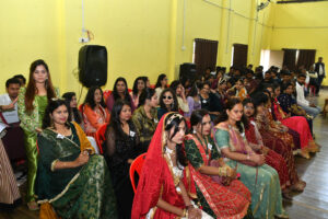 Read more about the article PGDFDM की छात्राओं के द्वारा बनाई गयी ड्रेसेस का Fashion Show.