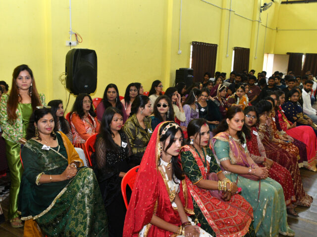 PGDFDM की छात्राओं के द्वारा बनाई गयी ड्रेसेस का Fashion Show.