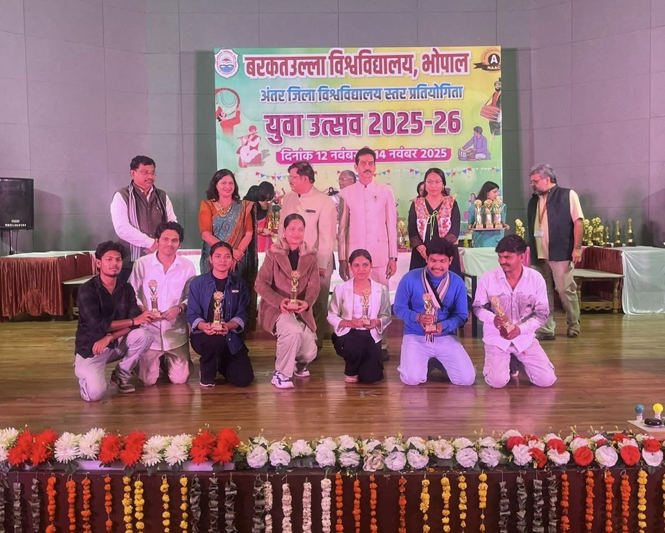You are currently viewing Barkatullah University युवा उत्सव में विद्यार्थियों ने किया उत्कृष्ट प्रदर्शन