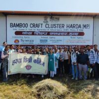 MBA I Sem विद्यार्थियों का बाँस उद्योग केंद्र टिमरनी में Internship Visit